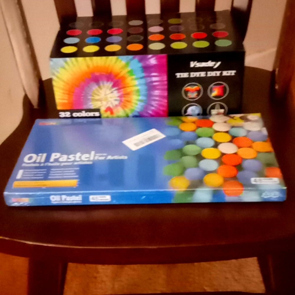 Tie Dye DIY Kit & Oil Pastels Bundle